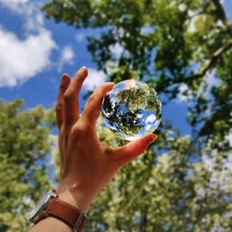 Glaskugelfoto_Foto von Margot Richard auf Unsplash