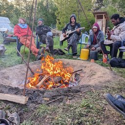 Runde am Feuer