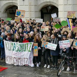 Fridays For Future Demo vor dem Rathaus Lüneburg